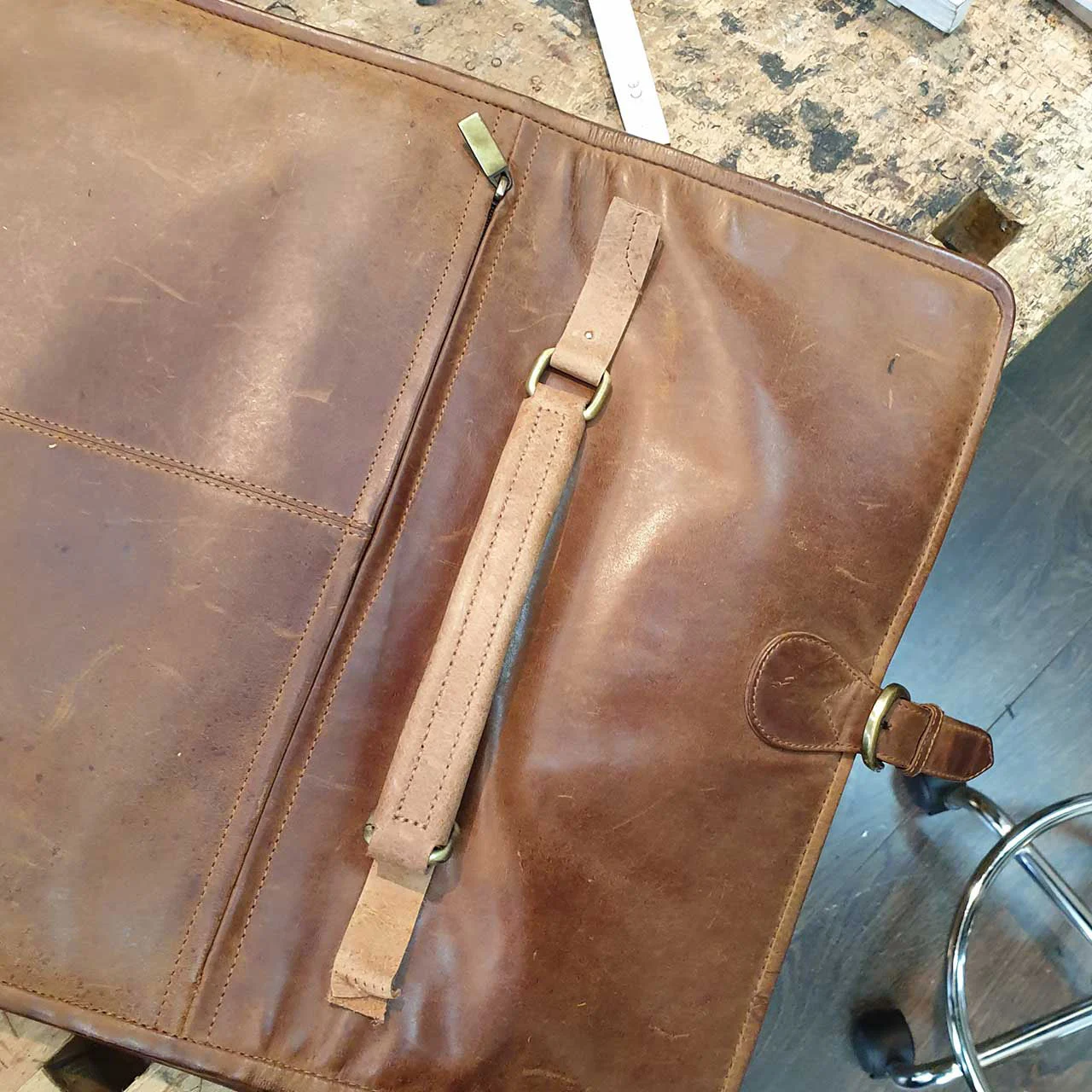 Lederwaren by Sven Ebeling - Die Adresse für erstklassige Accessoires, Taschen, Koffer und mehr in Magdeburg - Der Lederdoktor – Aus Alt mach' Neu!