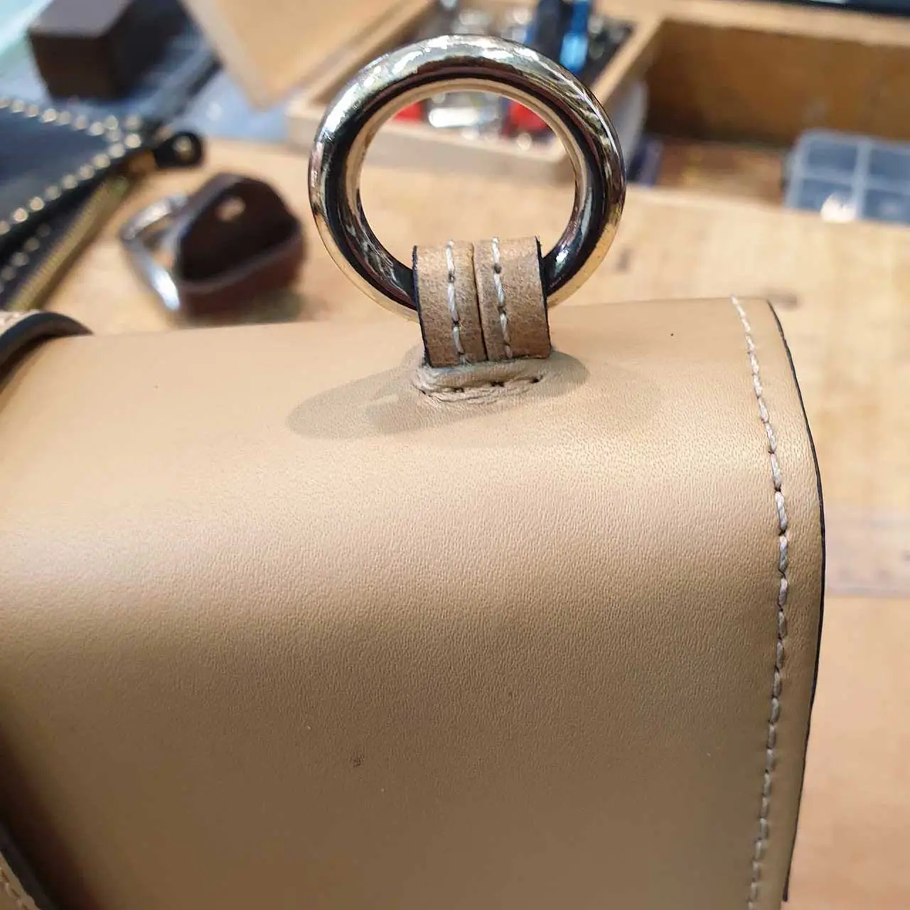 Lederwaren by Sven Ebeling - Die Adresse für erstklassige Accessoires, Taschen, Koffer und mehr in Magdeburg - Der Lederdoktor – Aus Alt mach' Neu!