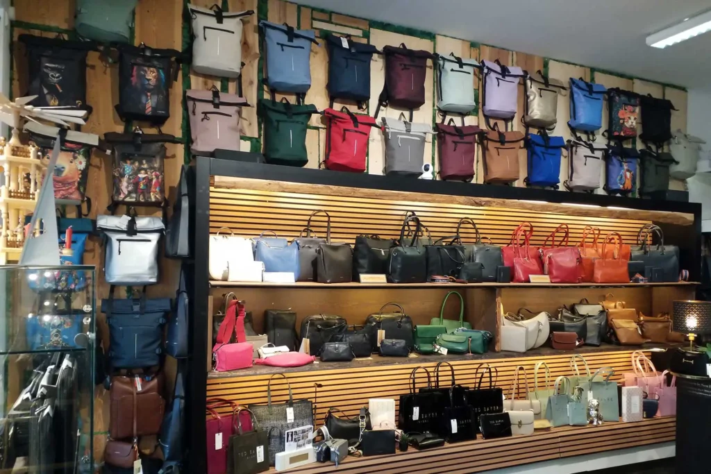 Lederwaren by Sven Ebeling - Die Adresse für erstklassige Accessoires, Taschen, Koffer und mehr in Magdeburg - Unsere Produkte Große Auswahl hochwertiger Leder- und Reiseartikel